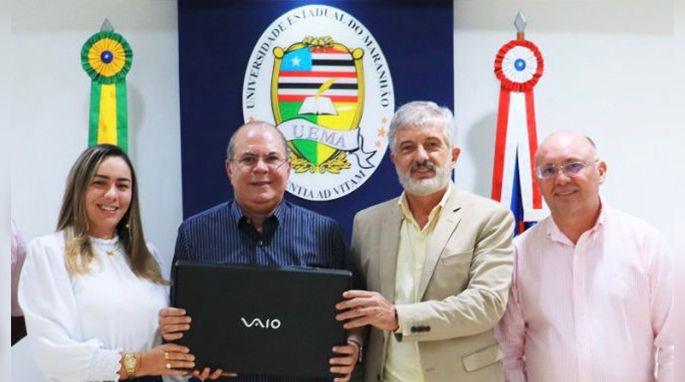 Hildo Rocha visita obra do ginásio poliesportivo na cidade universitária Paulo VI e entrega equipamentos para UEMA de Itapecuru