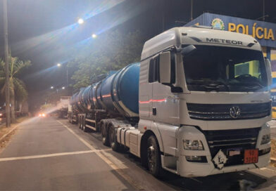 Fiscalização da PRF identifica documentos falsificados em veículo de transporte de produtos perigosos