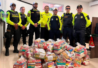 Agentes de trânsito realizam ação solidária com entrega de cestas básicas no Natal em Imperatriz