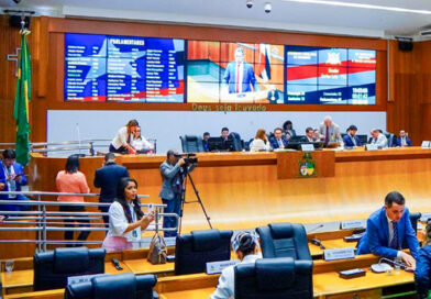 Assembleia aprova reajuste de salários dos professores efetivos e temporários da Educação Básica