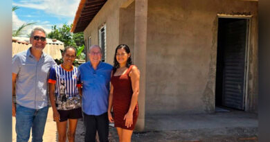 Deputado Hildo Rocha vistoria construção de moradia em São José de Ribamar