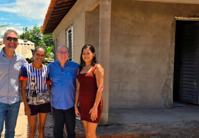 Deputado Hildo Rocha vistoria construção de moradia em São José de Ribamar