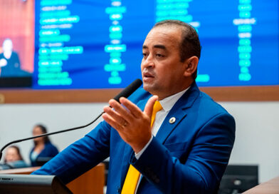Deputado Aluízio Santos cobra explicações do DNIT sobre situação precária da BR-222