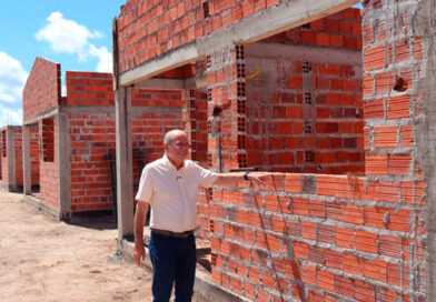 Casas urbanas na cidade de Brejo, propiciadas pelo deputado Hildo Rocha, estão em construção