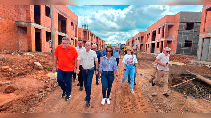 O condomínio habitacional, em construção na cidade de São Domingos, viabilizado pelo deputado federal Hildo Rocha, ficará pronto até o final deste ano